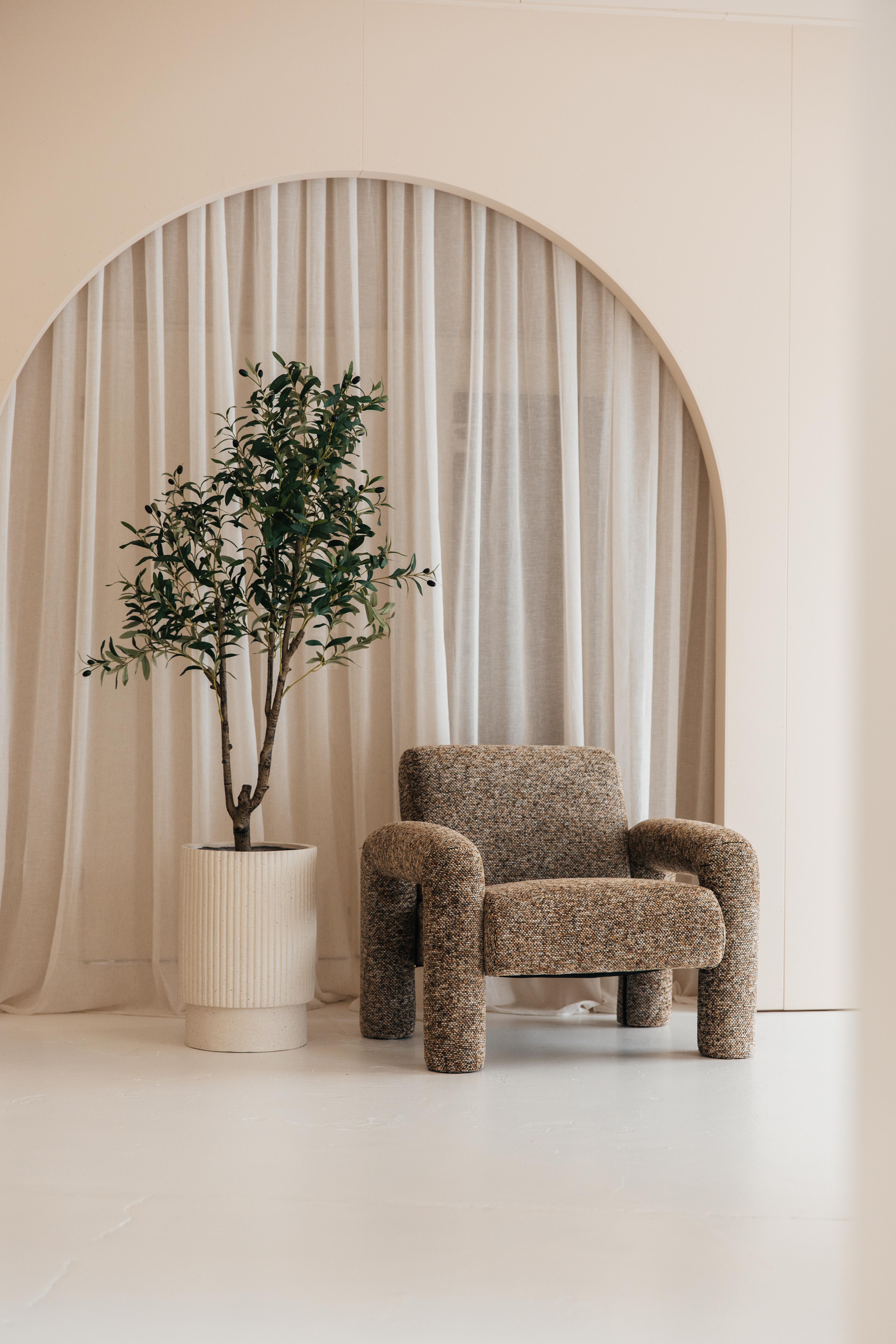 Interieur met ronde vormen in daglicht studio